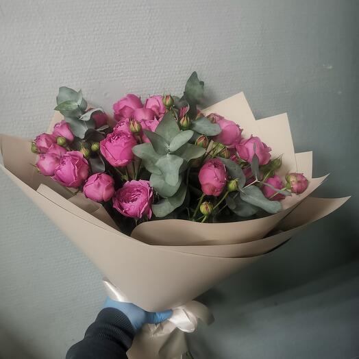 Букет пионовиной розы и эвкалипта