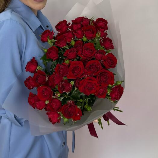Монобукет из 15 красных кустовых роз