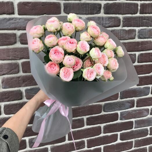 Букет из кустовых пионовидных роз