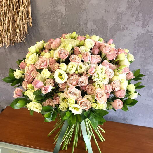 Spray Roses Destini with Lisianthus white