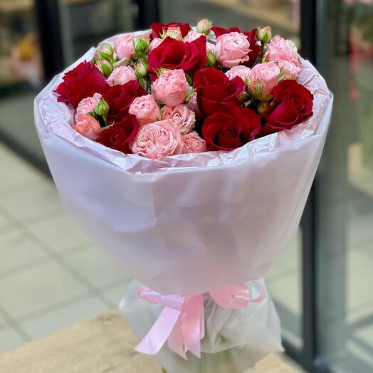 Букет из роз «Roses Here»