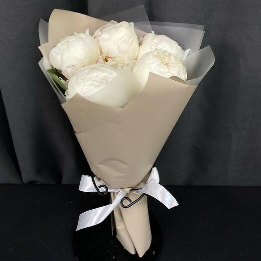 Bouquet of 5 white peonies