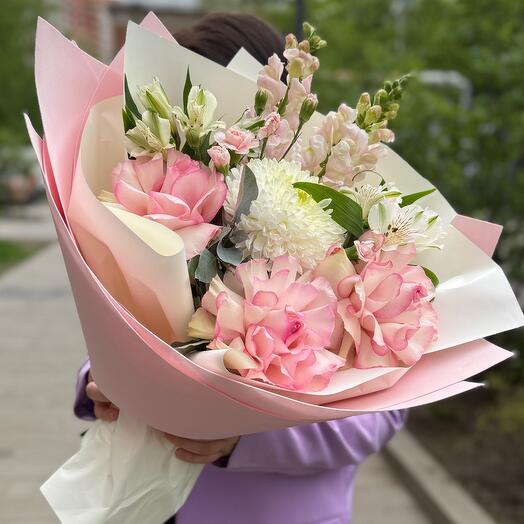 Букет из французских роз, альстромерий и хризантемы