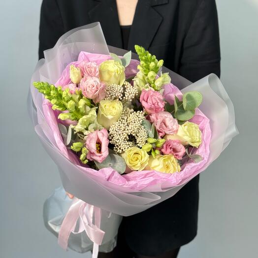 St bouquet 113 с розами мондиаль, эустомой и антиринумом