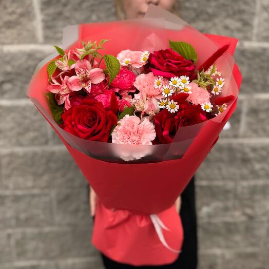 Букет "Желание" с розами и альстромерией