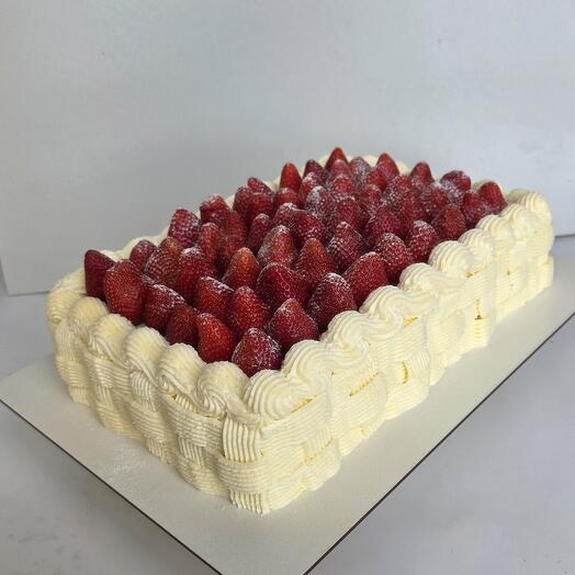 Торт прямоугольный лукошко с ягодами