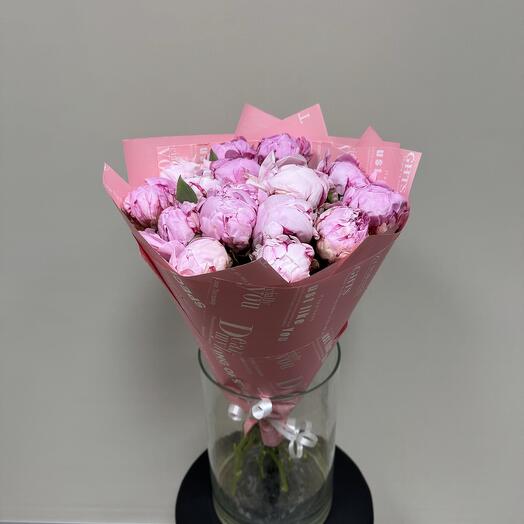 15 peonies in pink packaging