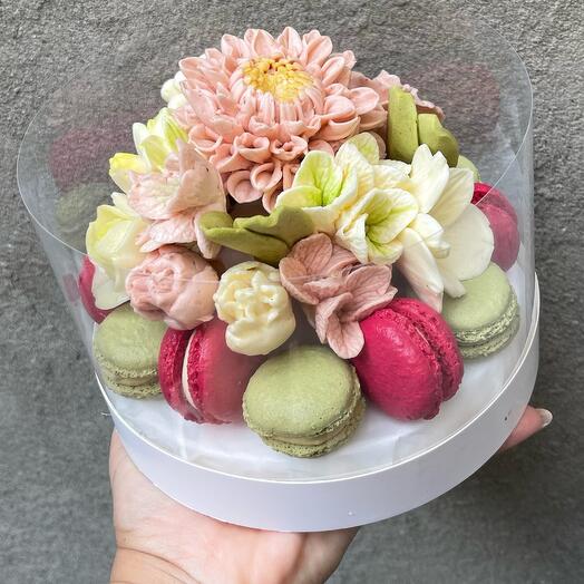 Souffle flower bouquet mix with macarons/ букетный микс из цветов суфле и макаронс( ассорти)