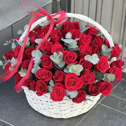 Корзина из 51 красной  розы