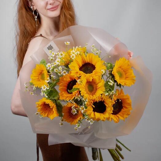 Яркий букет с подсолнухами и ромашками, XL