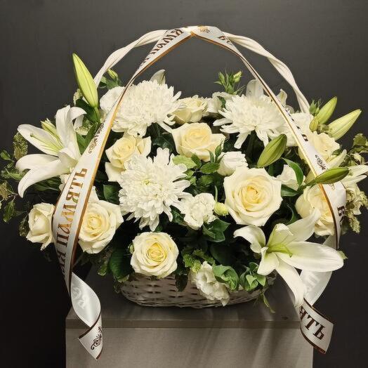 Белая траурная корзина