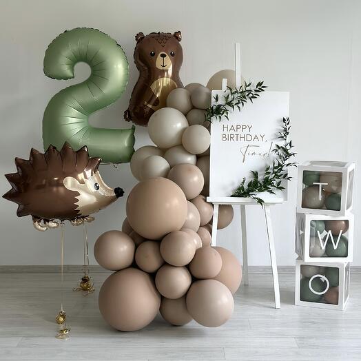 Фотозона с мольбертом и рускусом