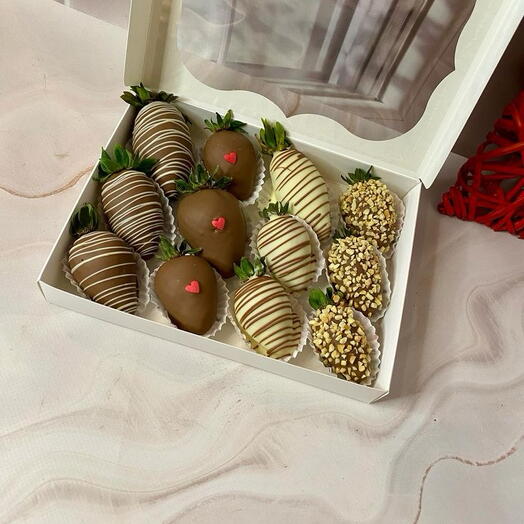 Клубника в шоколаде «С орешками»