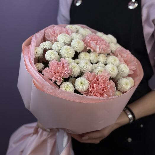Розовый жемчуг М💗 букет из хризантем и диантусов