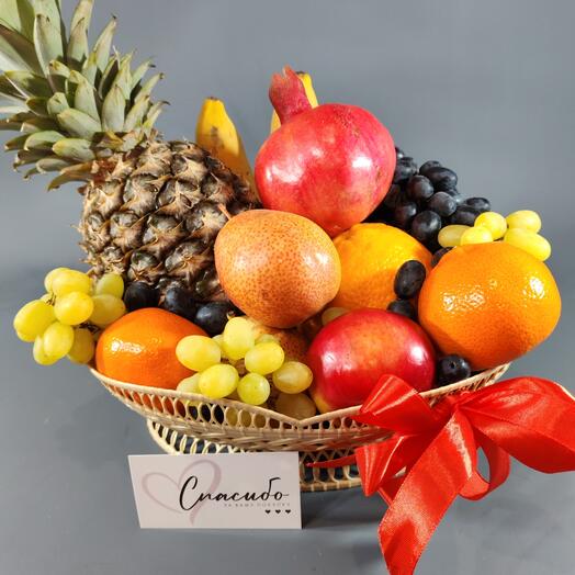 Корзина сочных фруктов "Витаминный заряд" для мамы