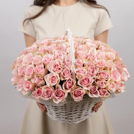 101 розовая роза Pink Athena в корзине