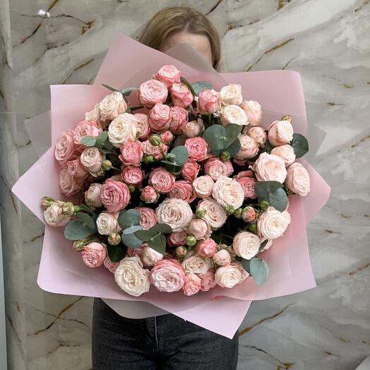 Букет нежных пионовидных роз с эвкалиптом 😍
