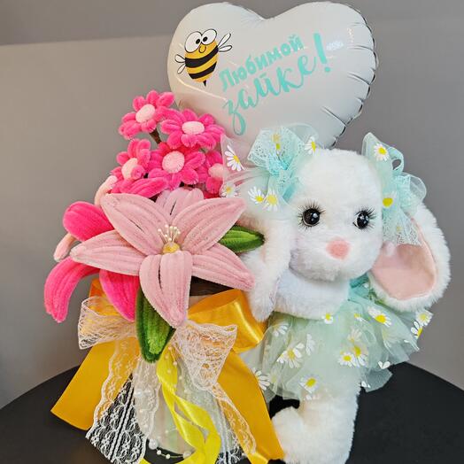 Плюшевый букет зайка
