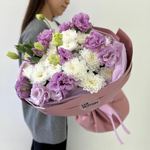 Букет "Лизиантусы и хризантемы"