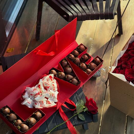 Набор LOVE клубника в шоколаде и Raffaello