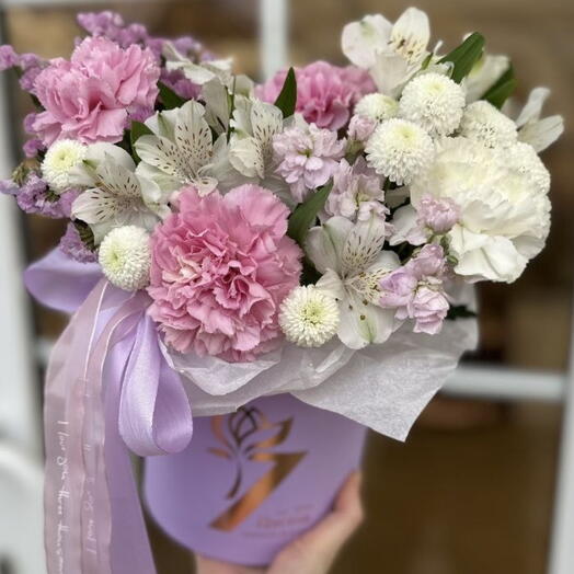 Цветы в коробке ( диантусы, альстромерия, маттиола, ньютон хризантема)