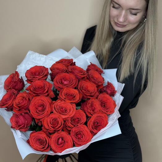 Букет 25 красных (алых) роз Эквадор