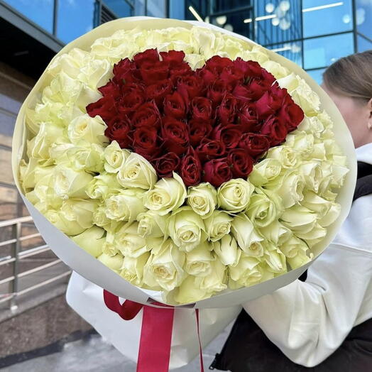Букет из 151 розы с сердцем
