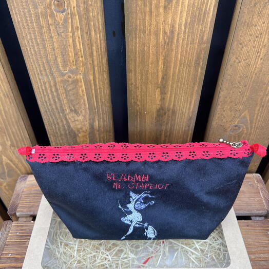 Косметичка  с машинной вышивкой Ведьмы не стареют