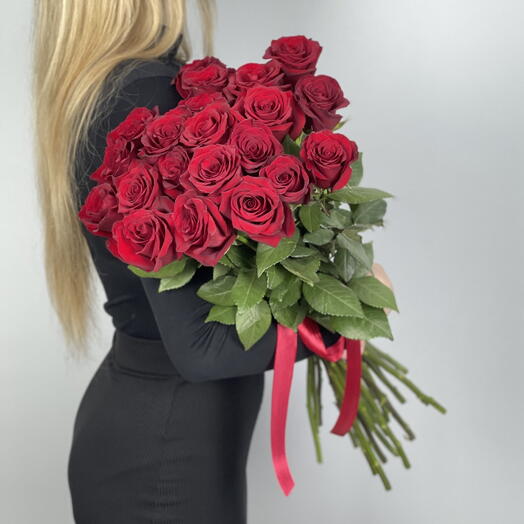 Букет из 21 премиальной бордовой розы 60см (38)