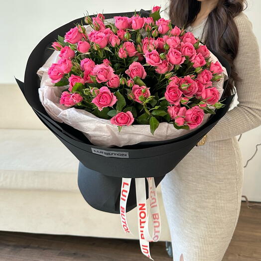 Букет «13 кустовых спрей роз»