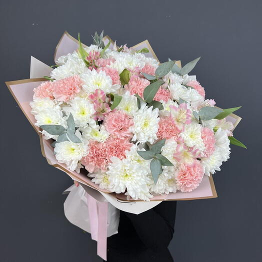 Букет из хризантем, альстромерий и диантус