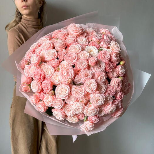 Большой букет из  розовых пионовидных роз