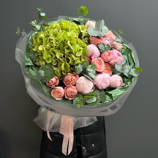 Композиция «Зелёный Вайб» Гортензия, Пионы, Пионовидная кустовая роза