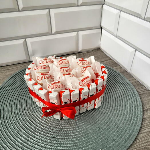 Набор из шоколадок Киндер и Раффаэлло