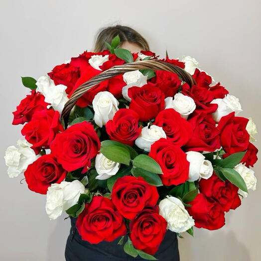 Корзина из 51 розы
