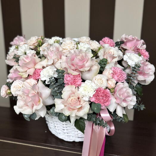 Шикарная корзина с розами Софи и кустовой пионовидной розой 🌸