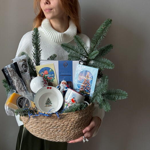 Подарочная корзина с декором в русском стиле, с кружкой и тарелкой, Veresk 725