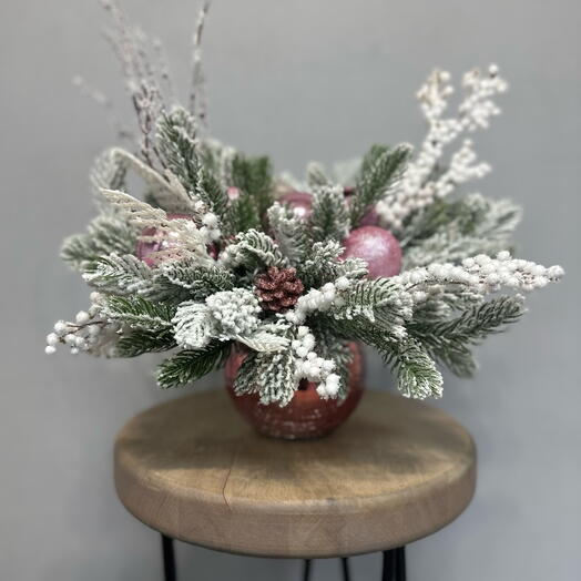 Новогодняя композиция из искусственной хвои «розовые сны»