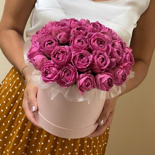 Пионовидная роза Мисти Баблс в шляпной коробке