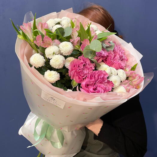 Bouquet of chrysanthemums with peony-shaped roses