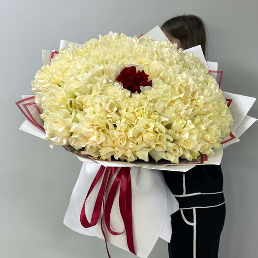 Огромный букет из 51 розы