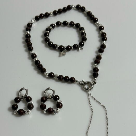 Комплект из граната цвета Бордо