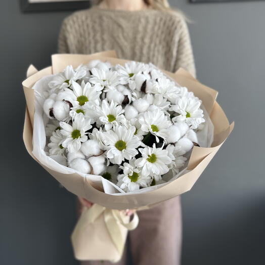 Daisies and cotton white bouquet