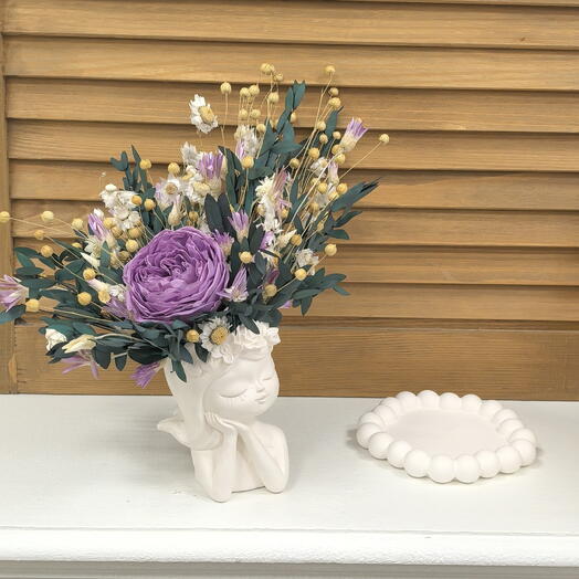 Композиция из стабилизированных цветов в кашпо с подставкой