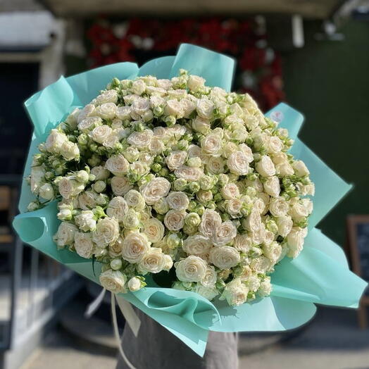 51 пионовидная бело-кремовая кустовая роза