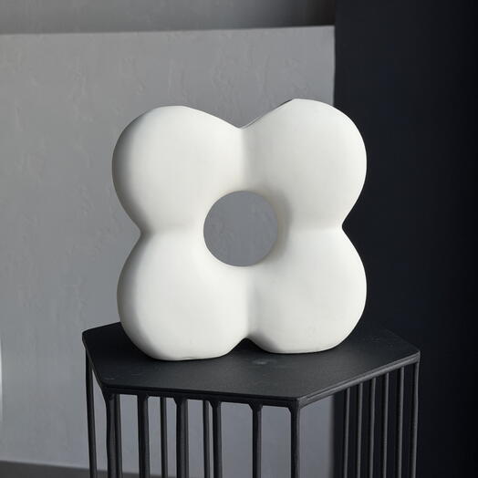 Минималистичная ваза для цветов