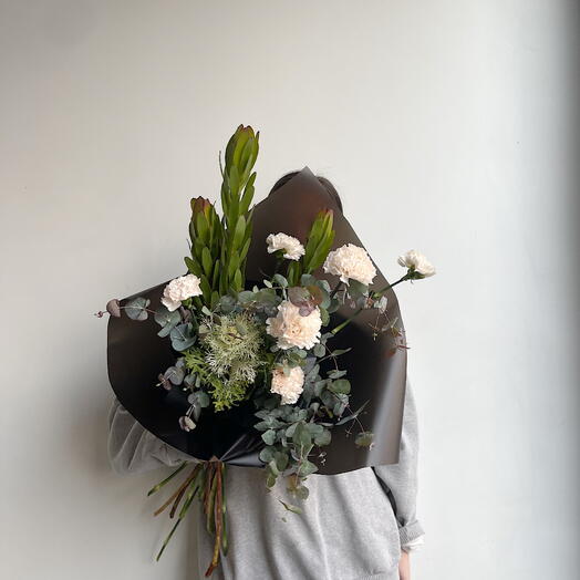 Авторсикй букет «гипнозы» брассика, эвкалипт, гвоздики