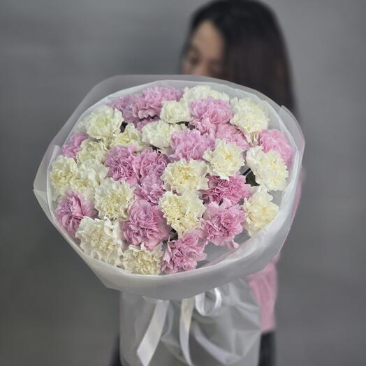Букет из 35 гвоздик розового и белого цвета, размер M, от "Di_Flowerslab"