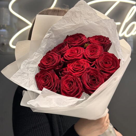 Букет из 11 роз сорта Red Naomi (Россия)