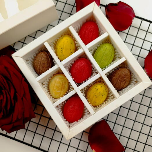 Орешки 9 шт ассорти (классика, яблочный пай, лимонный чизкейк, клубничный пломбир, шоколад-банан)маме, дочере, сестре